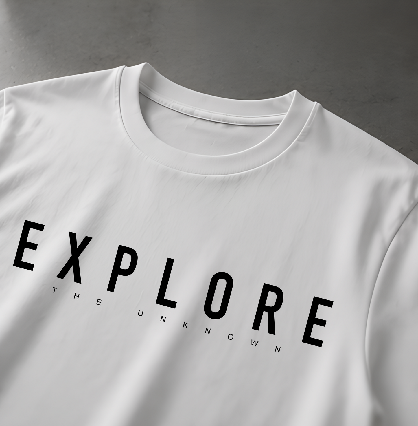 EXPLORE THE UNKNOWN - Oversized Tee